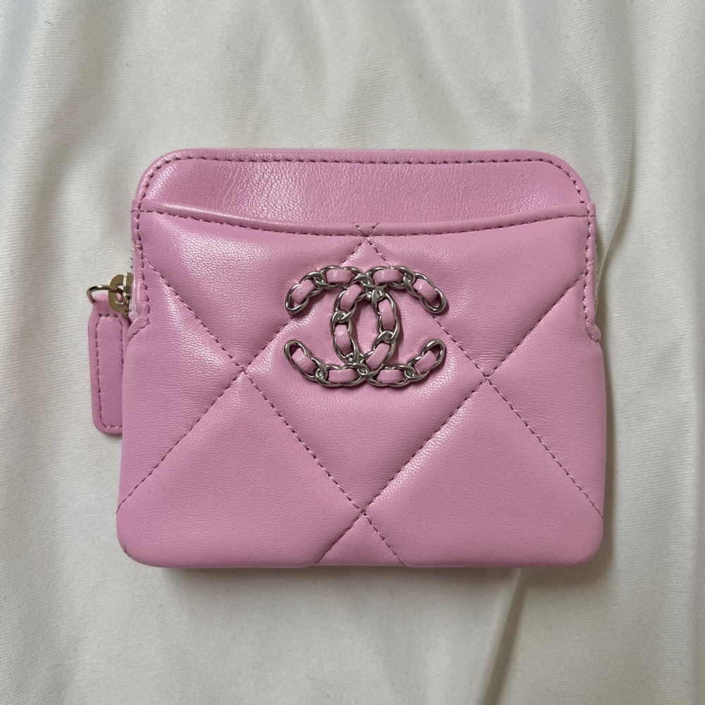 CHANEL 19 ZIP compact wallet baby pink small logo card holder coin purse